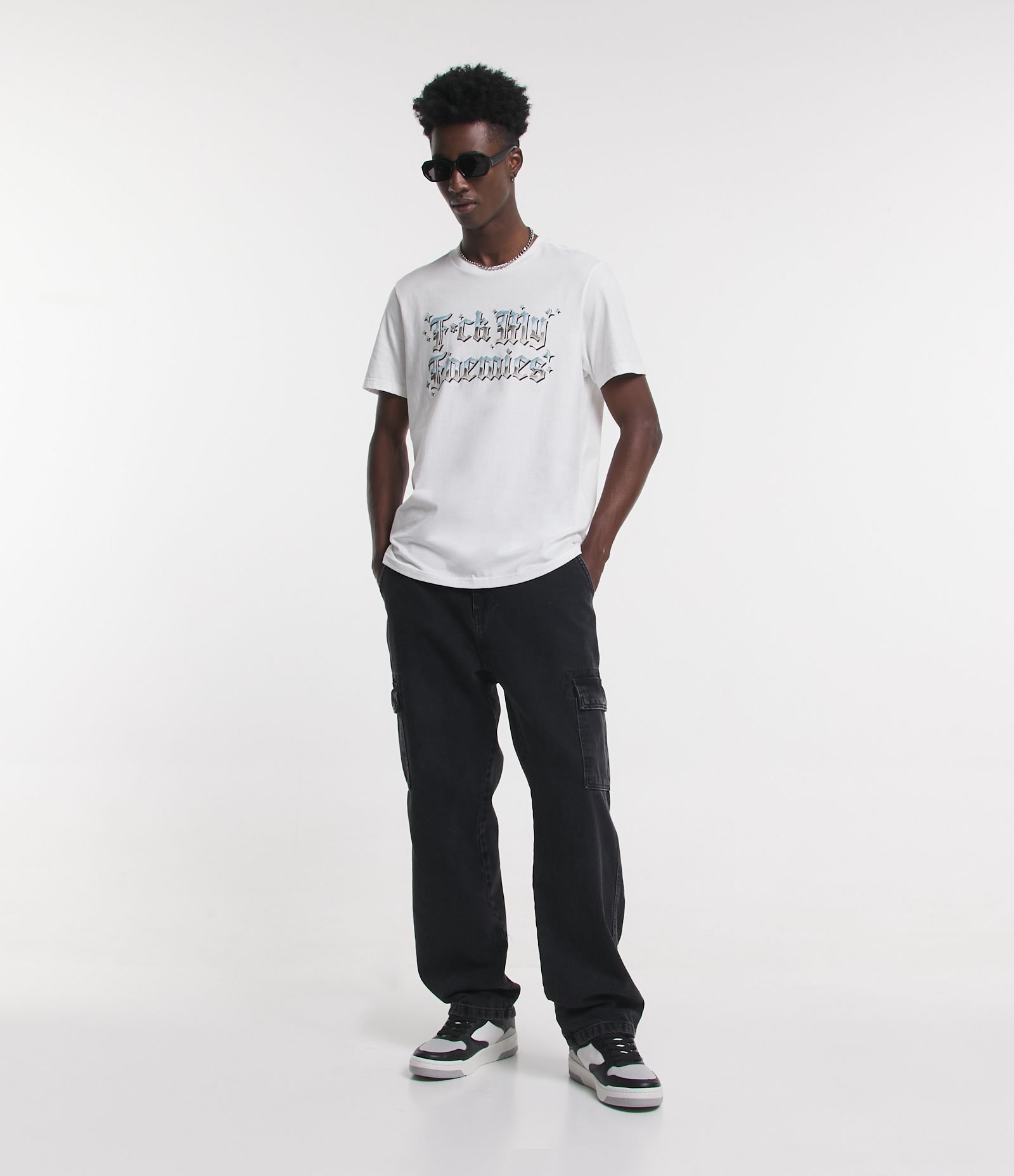 Calça Baggy Jeans com Bolsos Cargo Laterais Preto 1