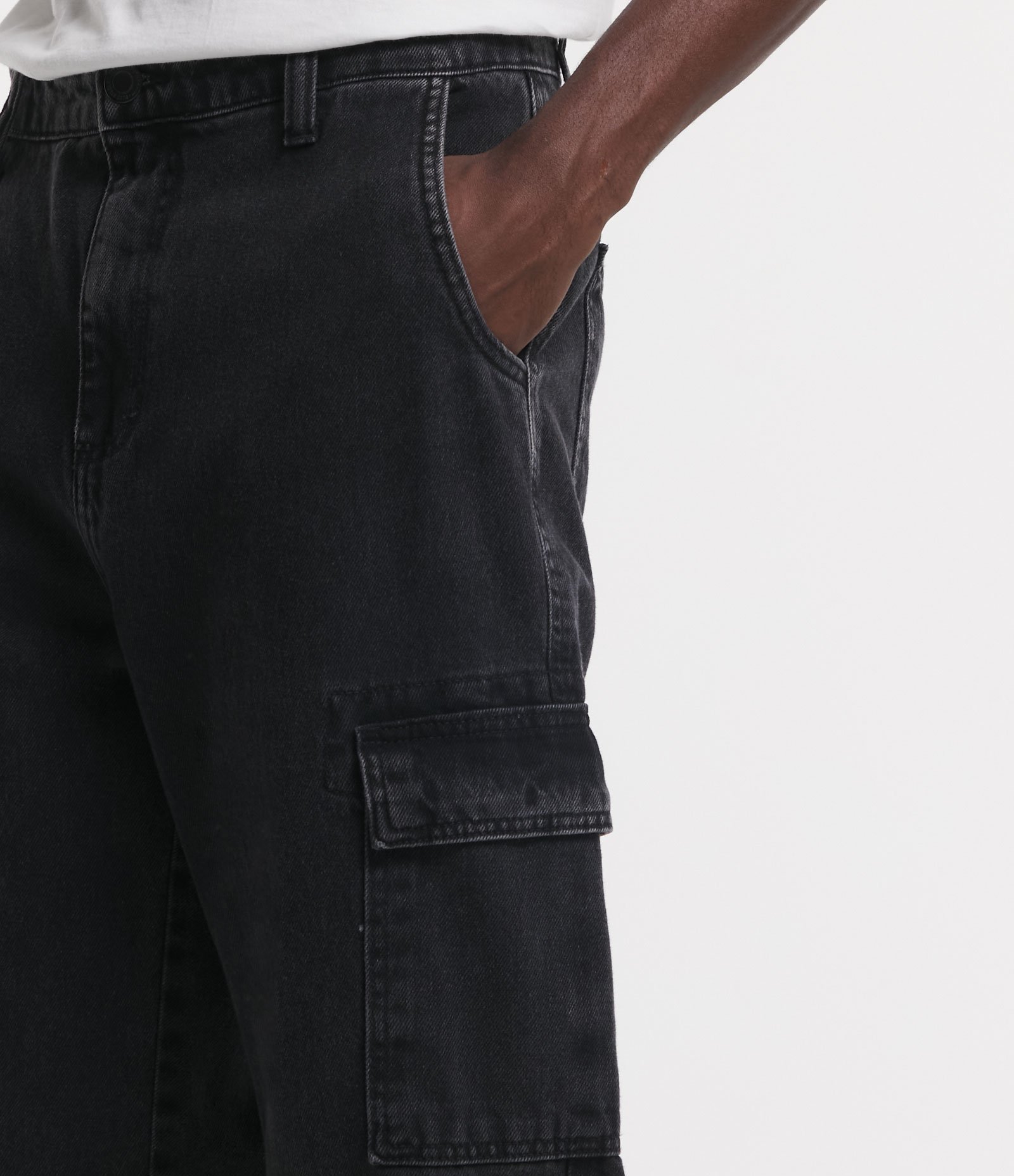 Calça Baggy Jeans com Bolsos Cargo Laterais Preto 4