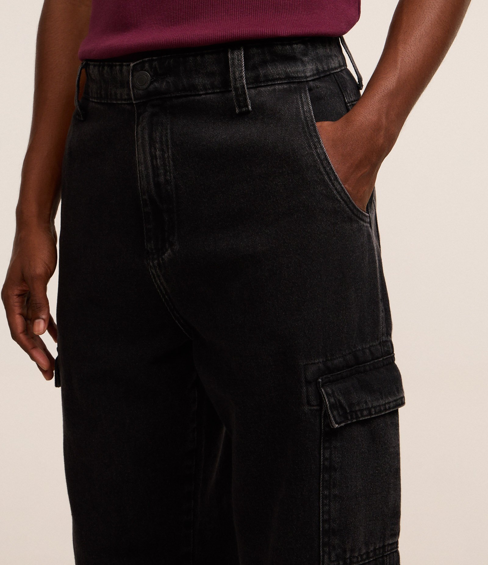Calça Baggy Jeans com Bolsos Cargo Laterais Preto 3