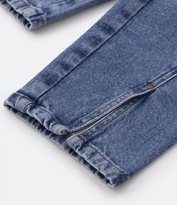 Calça Skinny Jeans com Lateral Deslocada e Fenda na Barra Curve & Plus Size