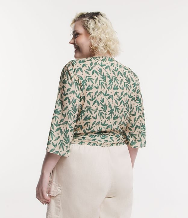 Blusa em Viscose com Decote Transpassado e Mana Sino Curve & Plus Size Bege/ Verde 3