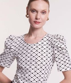 Blusa Manga Bufante em Algodão Texturizado com Corações Estampados
