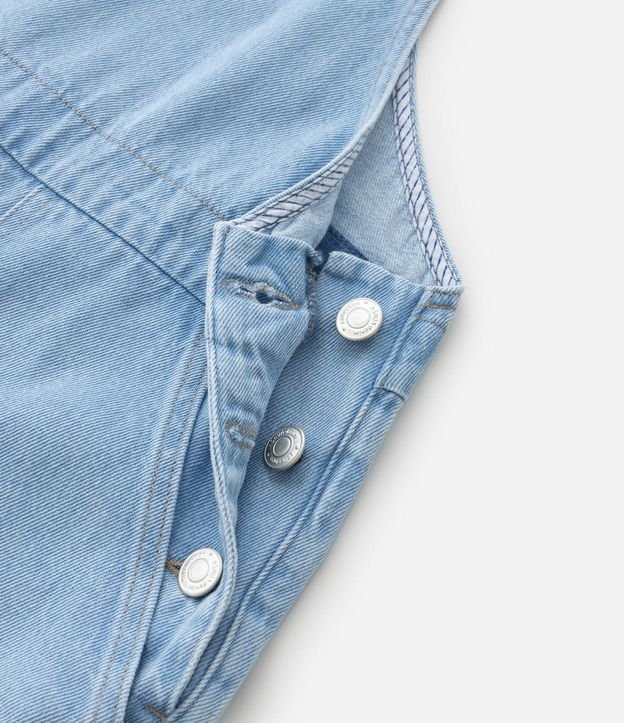 Jardineira Reta em Jeans Delavê com Bolsos Curve & Plus Size Azul 8