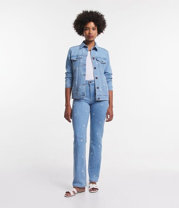 Jaqueta em Jeans com Bolsos e Florezinhas Bordadas Azul 2