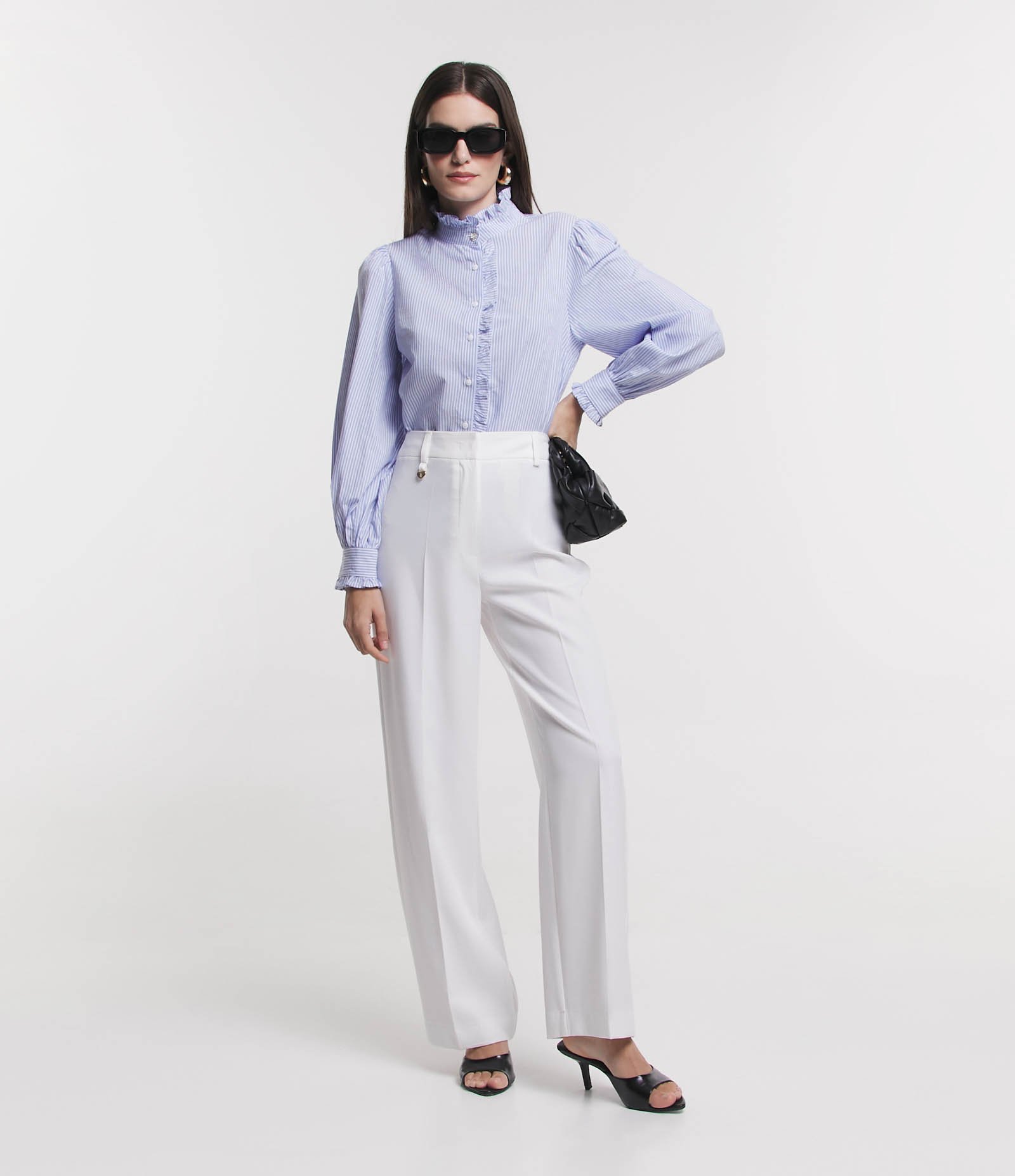 Calça Reta em Crepe com Pingente de Coração Branco 1