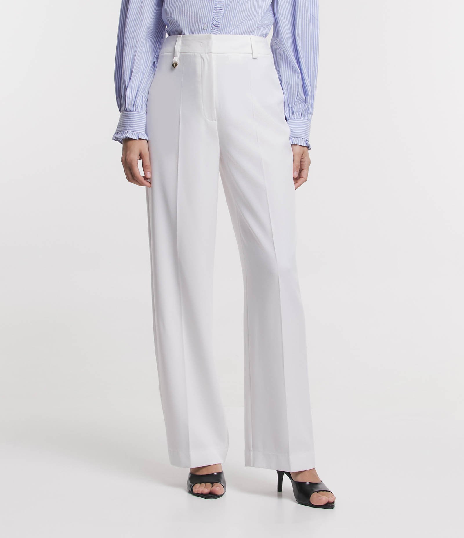 Calça Reta em Crepe com Pingente de Coração Branco 2