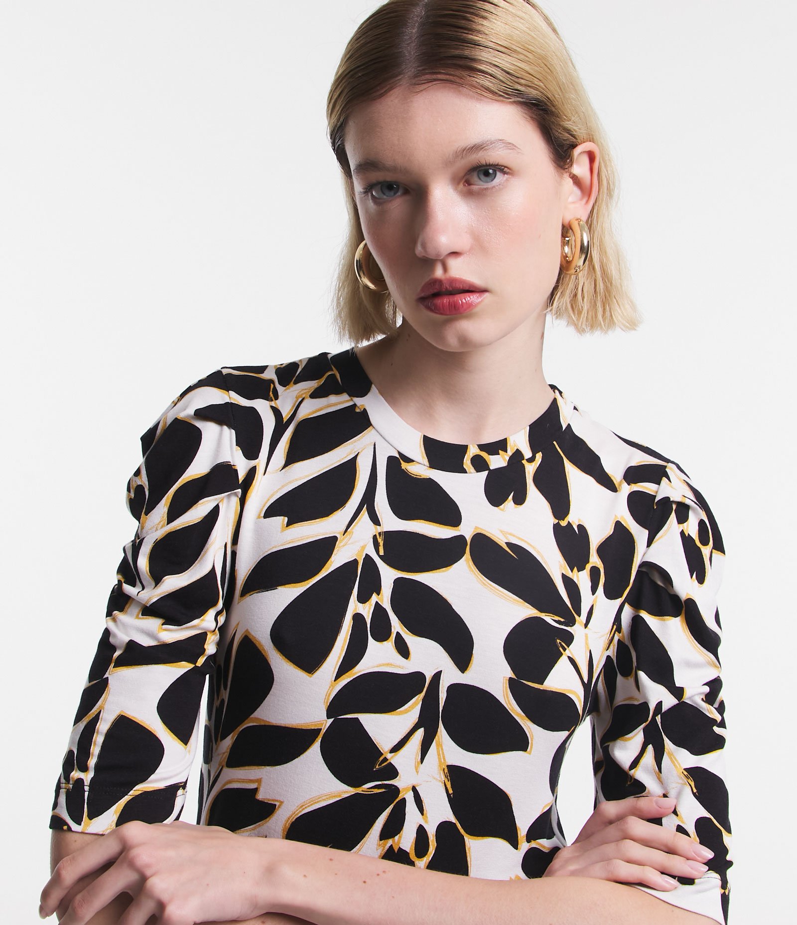Blusa Manga Bufante em Viscolycra com Folhas Estampadas Preto/Off White/Amarelo 4