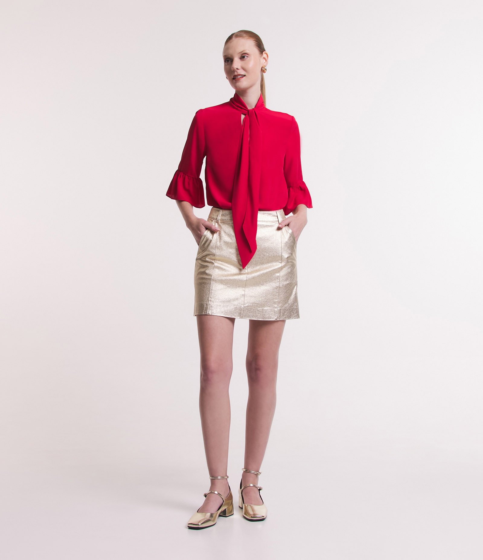 Blusa Manga Curta em Crepe com Laço na Gola Alta Vermelho 2