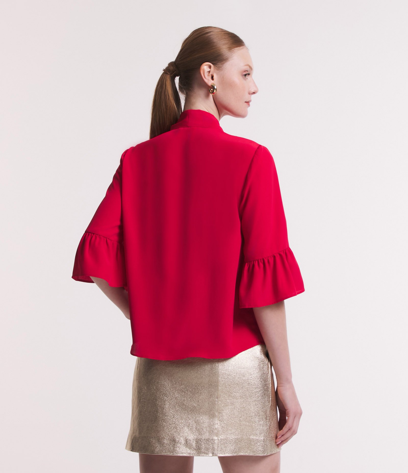 Blusa Manga Curta em Crepe com Laço na Gola Alta Vermelho 3