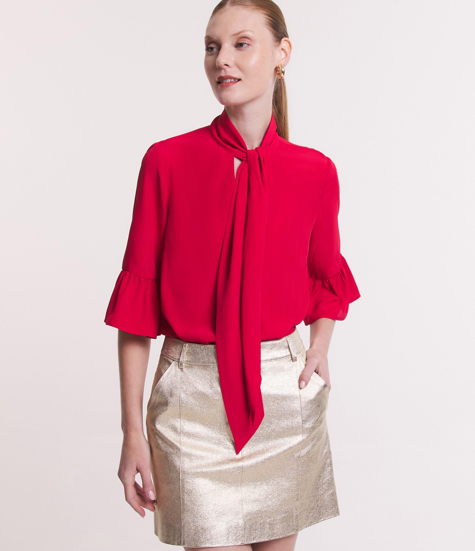 Blusa Manga Curta em Crepe com Laço na Gola Alta Vermelho 4