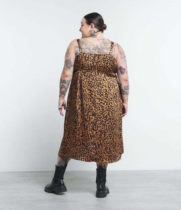 Vestido Midi Acetinado Estampa Animal Print Curve & Plus Size Coleção Jessica Lopes Marrom 2