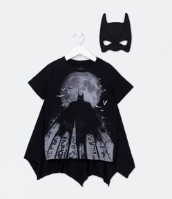 Camiseta Infantil em Meia Malha com Estampa Localizada Batman Interativo com Máscara e Capa - Tam 3 a 8 anos