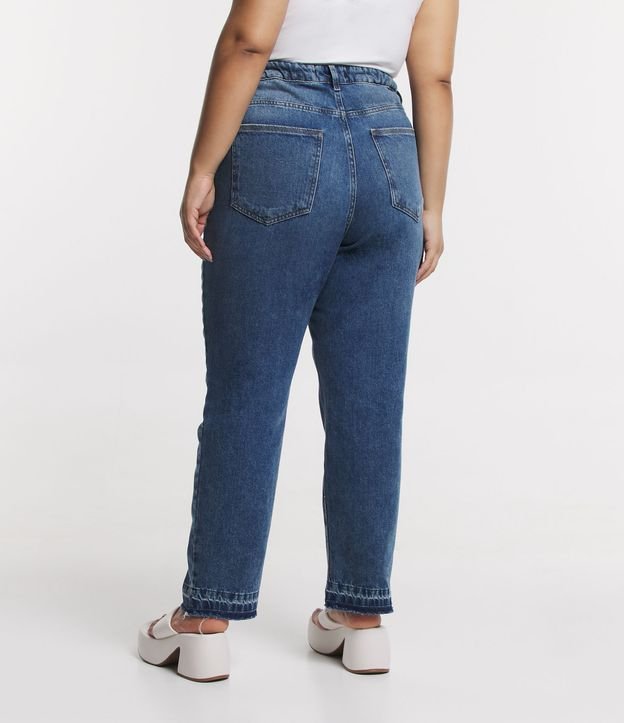 Calça Reta Jeans com Bolsos e Barra a Fio Curve & Plus Size Azul 3