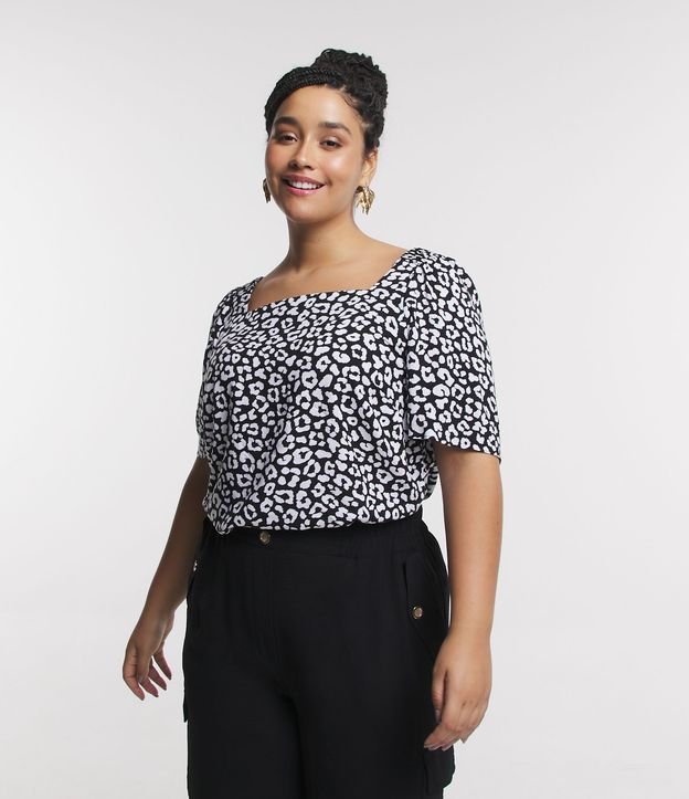 Blusa em Viscose com Estampa Animal Print Onça Curve & Plus Size Preto/ Branco 1