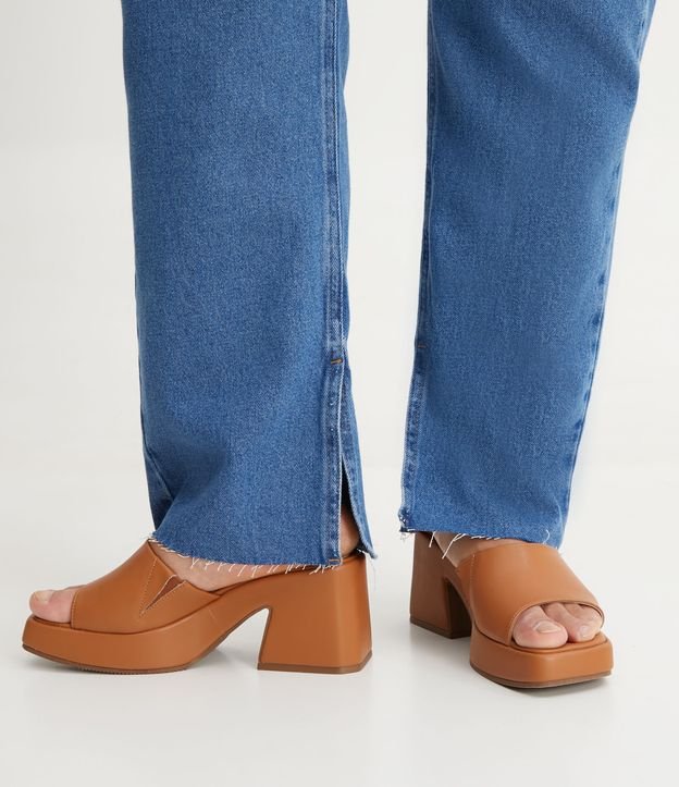 Calça Reta Jeans com Fenda Interna na Barra Curve & Plus Size Azul 5