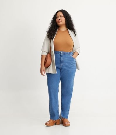 Calça Reta Jeans com Fenda Interna na Barra Curve & Plus Size Menor preço em Calça Reta Jeans com Fenda Interna na Barra Curve & Plus Size