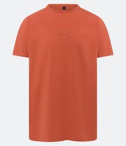Camiseta Slim em Algodão com Estampa Unquiet em Relevo