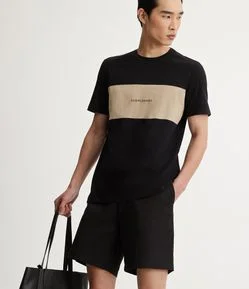 Camiseta Slim em Algodão com Bloco de Cor e Lettering Overloaded