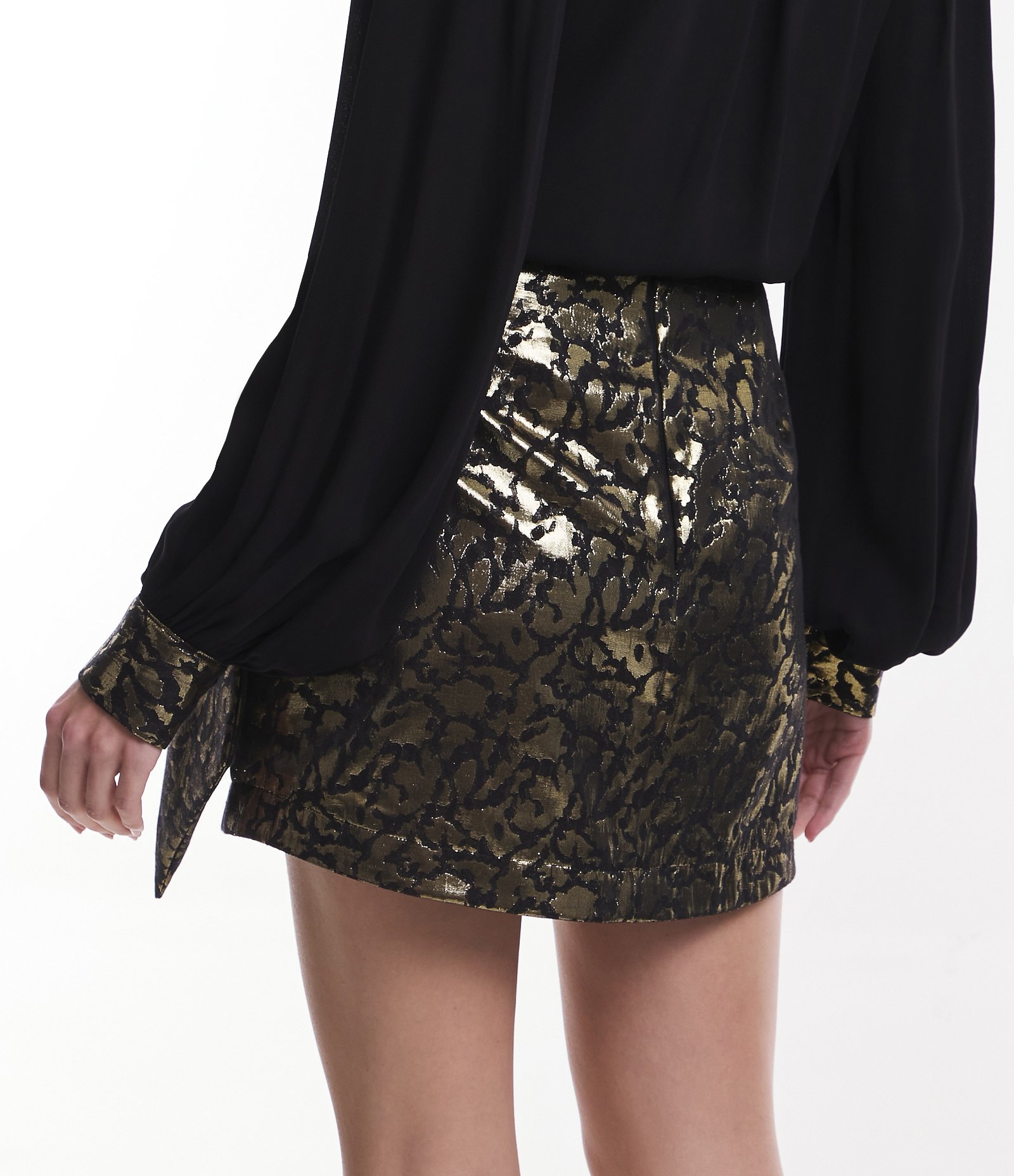 Saia Curta em Jacquard com Cós Diferenciado e Drapeado Lateral Dourado/ Preto 5