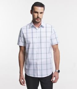 Camisa Regular em Tricoline com Estampa Quadriculada