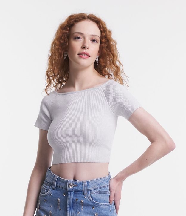 Blusa Cropped em Meia Malha com Decote Ombro a Ombro e Fio Metalizado