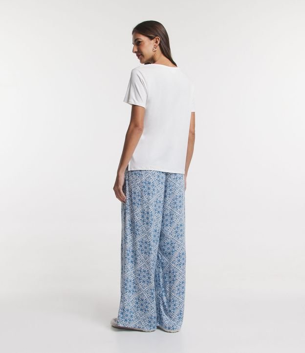 Pijama Longo em Viscolycra com Calça Ampla e Estampa Vista da Janela e Arabescos Branco/ Azul 2