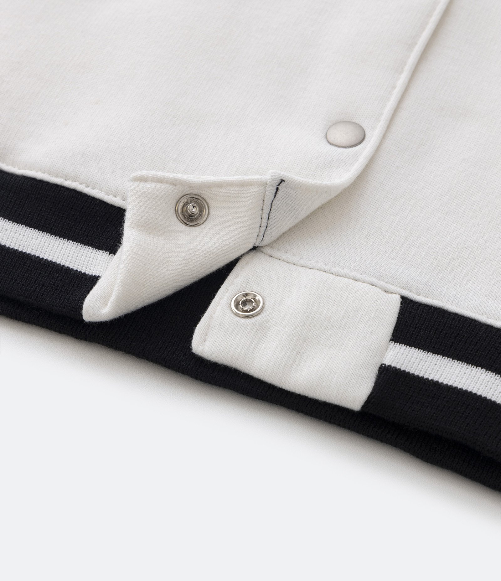 Jaqueta Bomber Infantil com Mangas Contrastantes - Tam 5 a 14 anos Branco/Preto 4