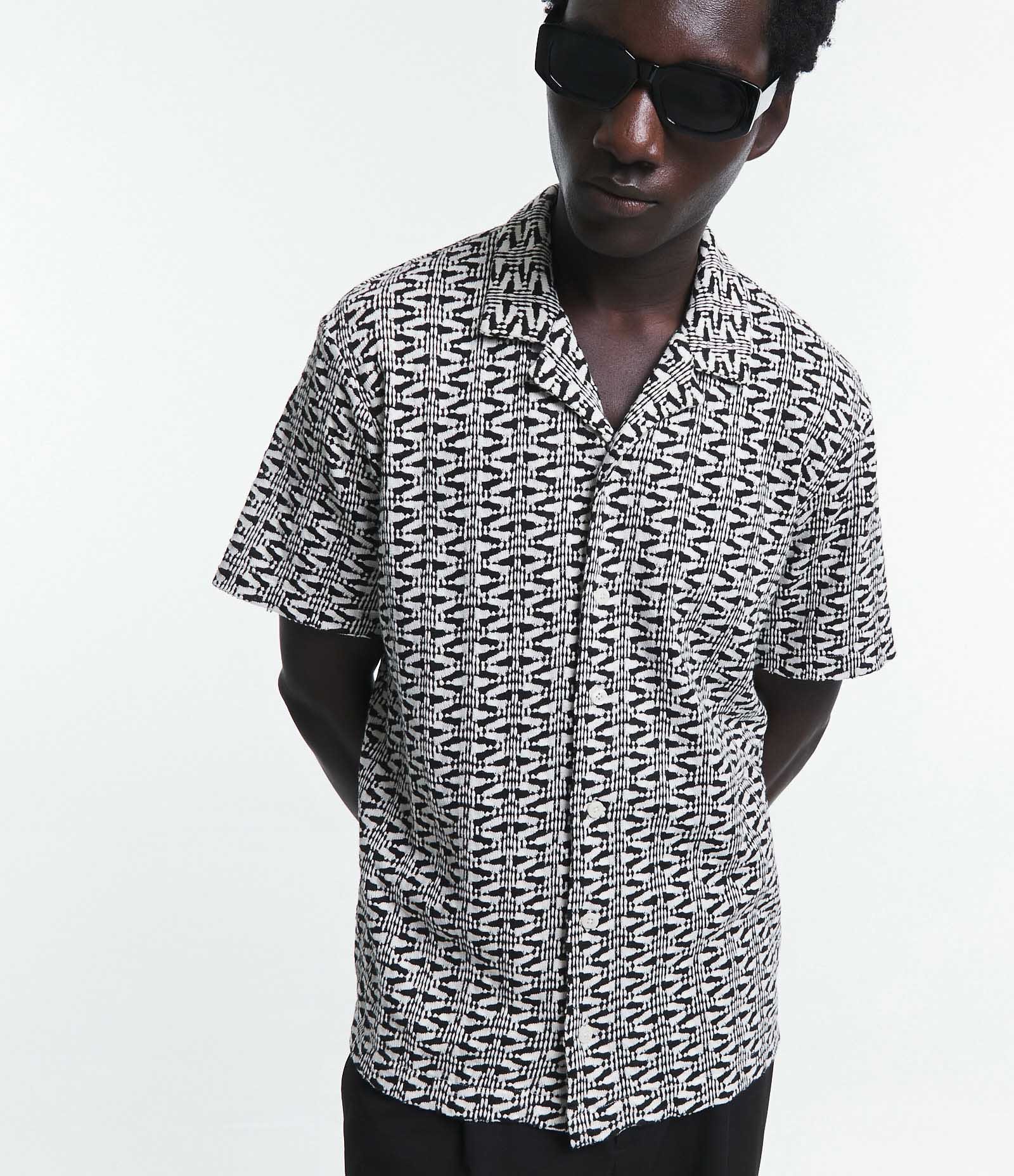 Camisa Boxy em Jacquard com Textura Geométrica Preto/ Branco 1