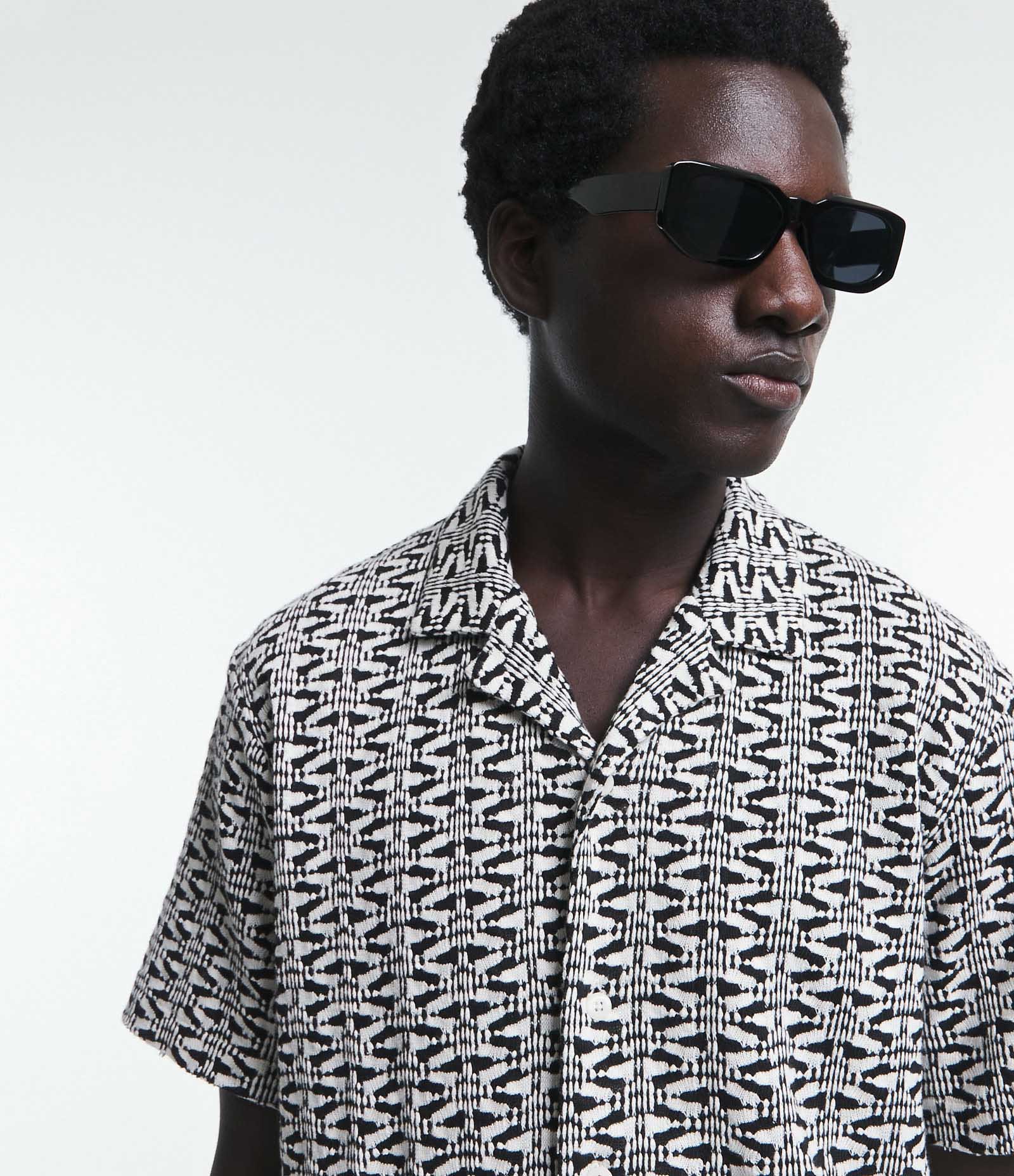 Camisa Boxy em Jacquard com Textura Geométrica Preto/ Branco 3