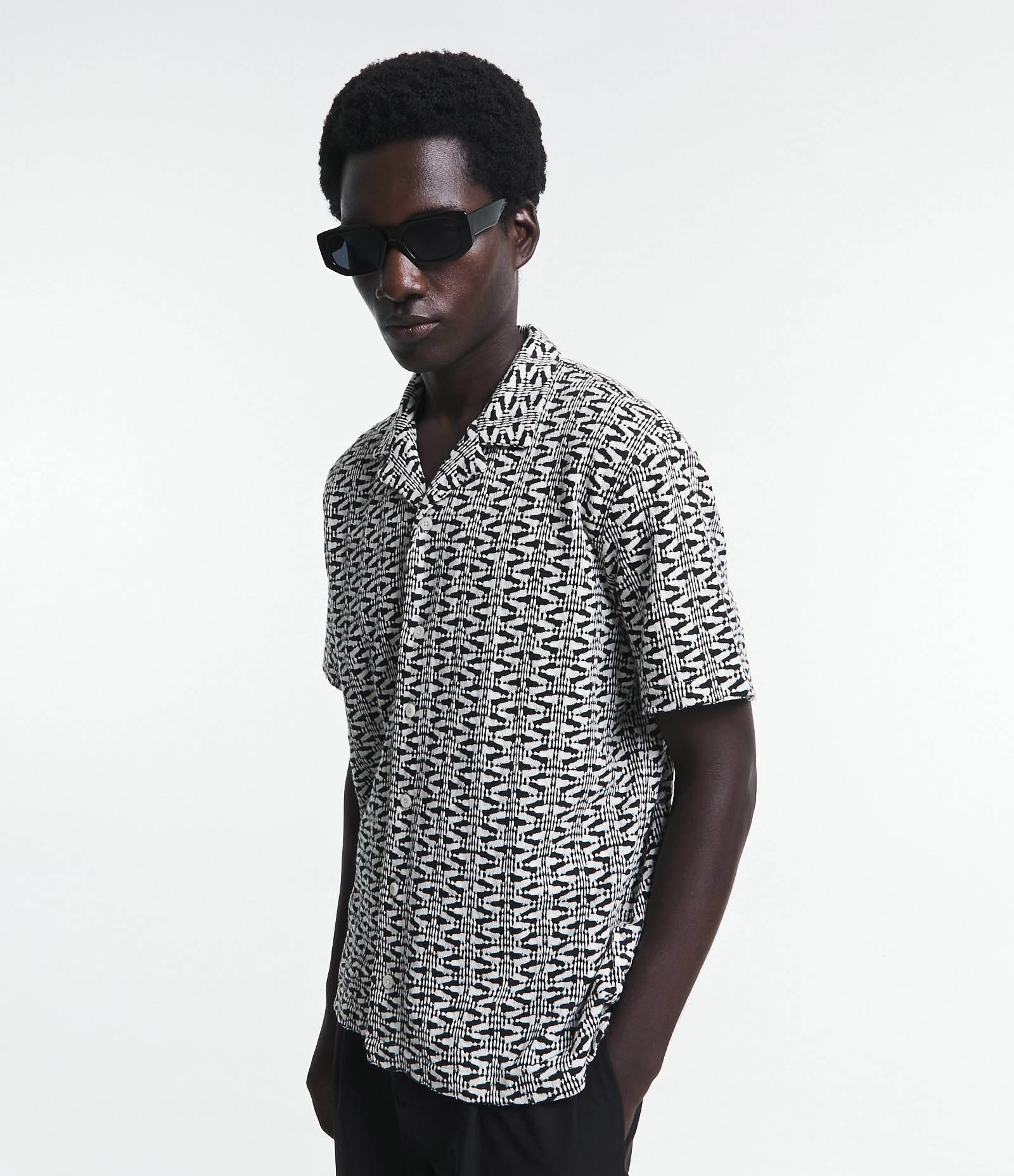 Camisa Boxy em Jacquard com Textura Geométrica Preto/ Branco 5