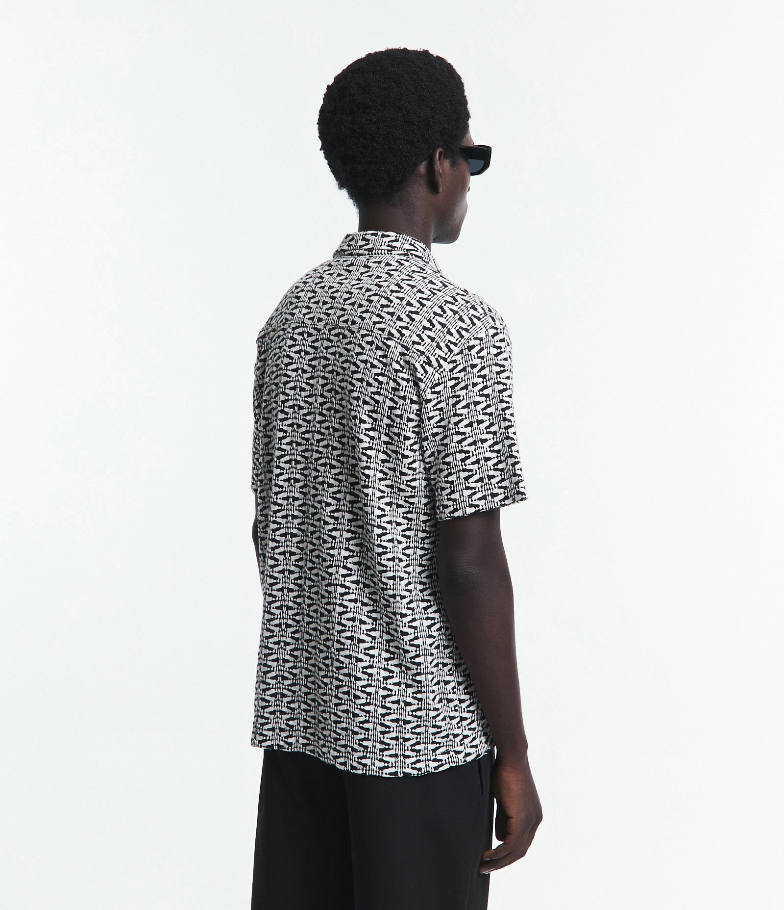 Camisa Boxy em Jacquard com Textura Geométrica Preto/ Branco 6