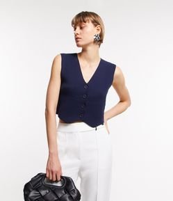 Colete em Malha de Viscose com Abotoamento Frontal