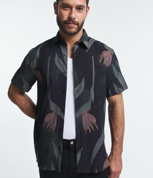 Camisa Regular em Viscolinho com Estampa Floral Preto 4