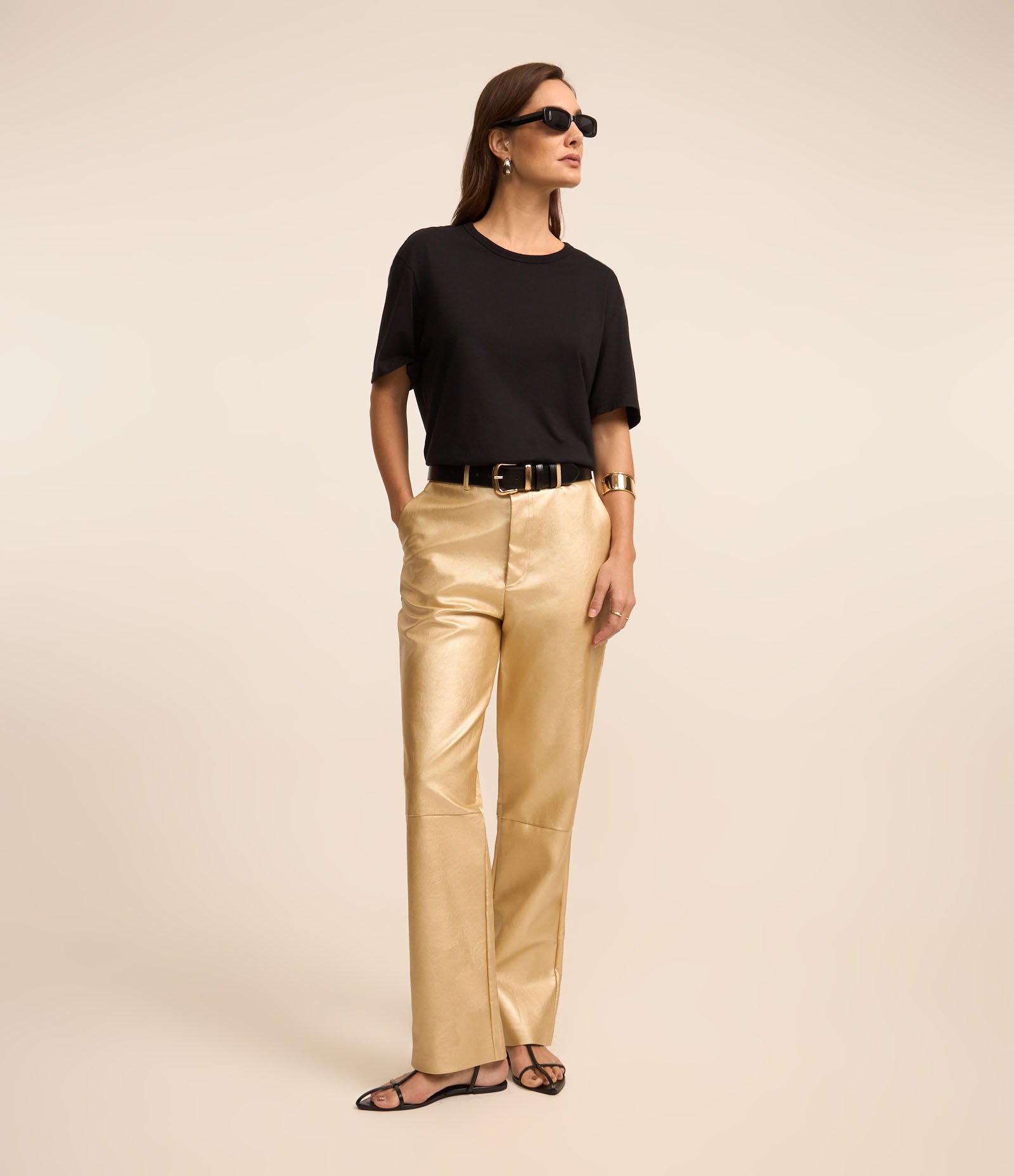 Calça Reta em Material Sintético com Efeito Metalizado Dourado 1