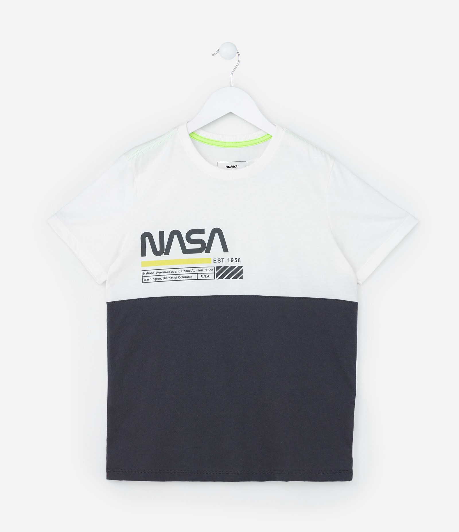 Camiseta Infantil com Recorte Bloco de Cor e Estampa Nasa - Tam 7 a 14 Anos Branco/Cinza 1