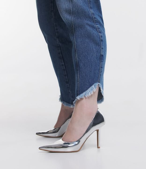 Calça Mom Jeans com Bolso Cargo e Barra Assimétrica a Fio Curve & Plus Size Azul 5
