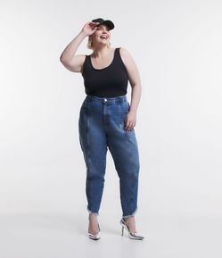 Calça Mom Jeans com Bolso Cargo e Barra Assimétrica a Fio Curve & Plus Size