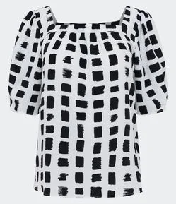 Blusa em Crepe com Decote Quadrado e Estampado Geométrico