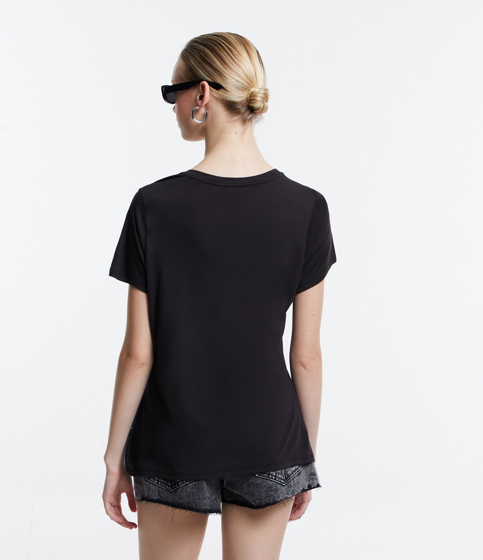 Camiseta Manga Curta em Meia Malha com Lettering Wild Flower Preto 3