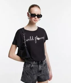 Camiseta Manga Curta em Meia Malha com Lettering Wild Flower