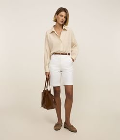 Bermuda Cintura Alta em Sarjas com Bolsos