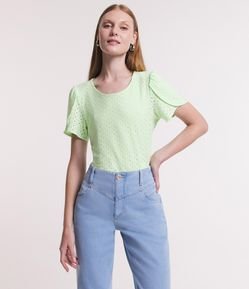 Blusa em Laise com Manga Bufante e Detalhe Sobreposto