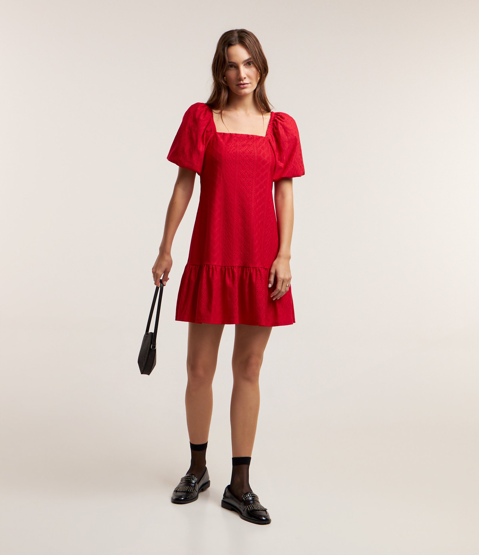 Vestido Curto em Laise com Manga Bufante e Babado na Barra Vermelho 3