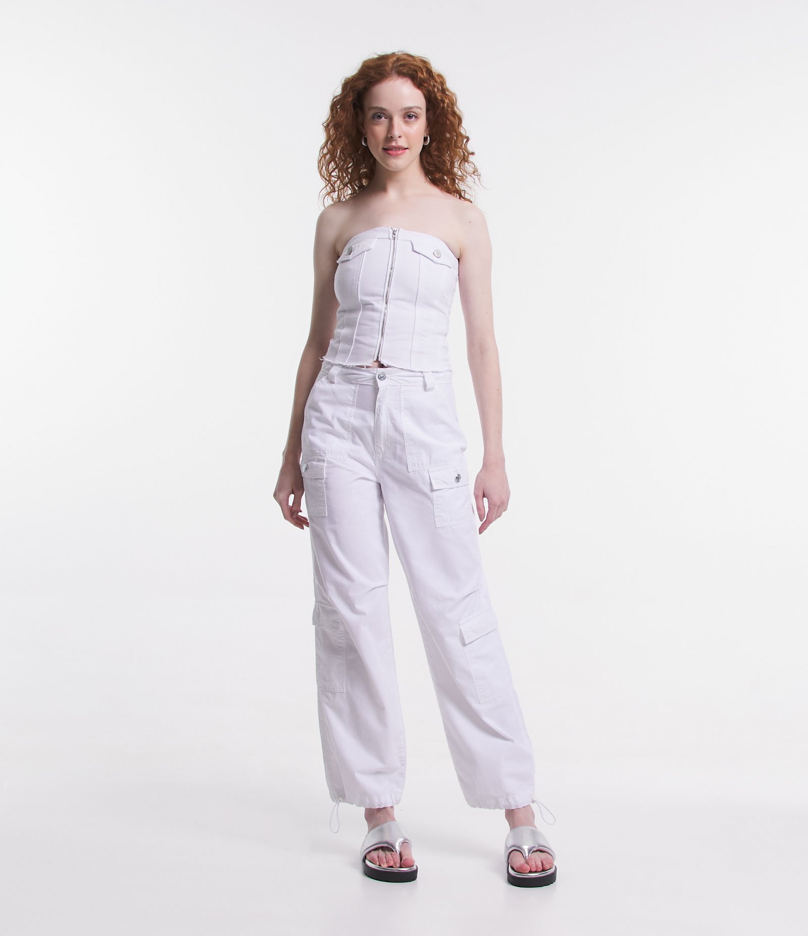 Blusa Cropped em Jeans com Decote Tomara que Caia e Barra a Fio Branco 2