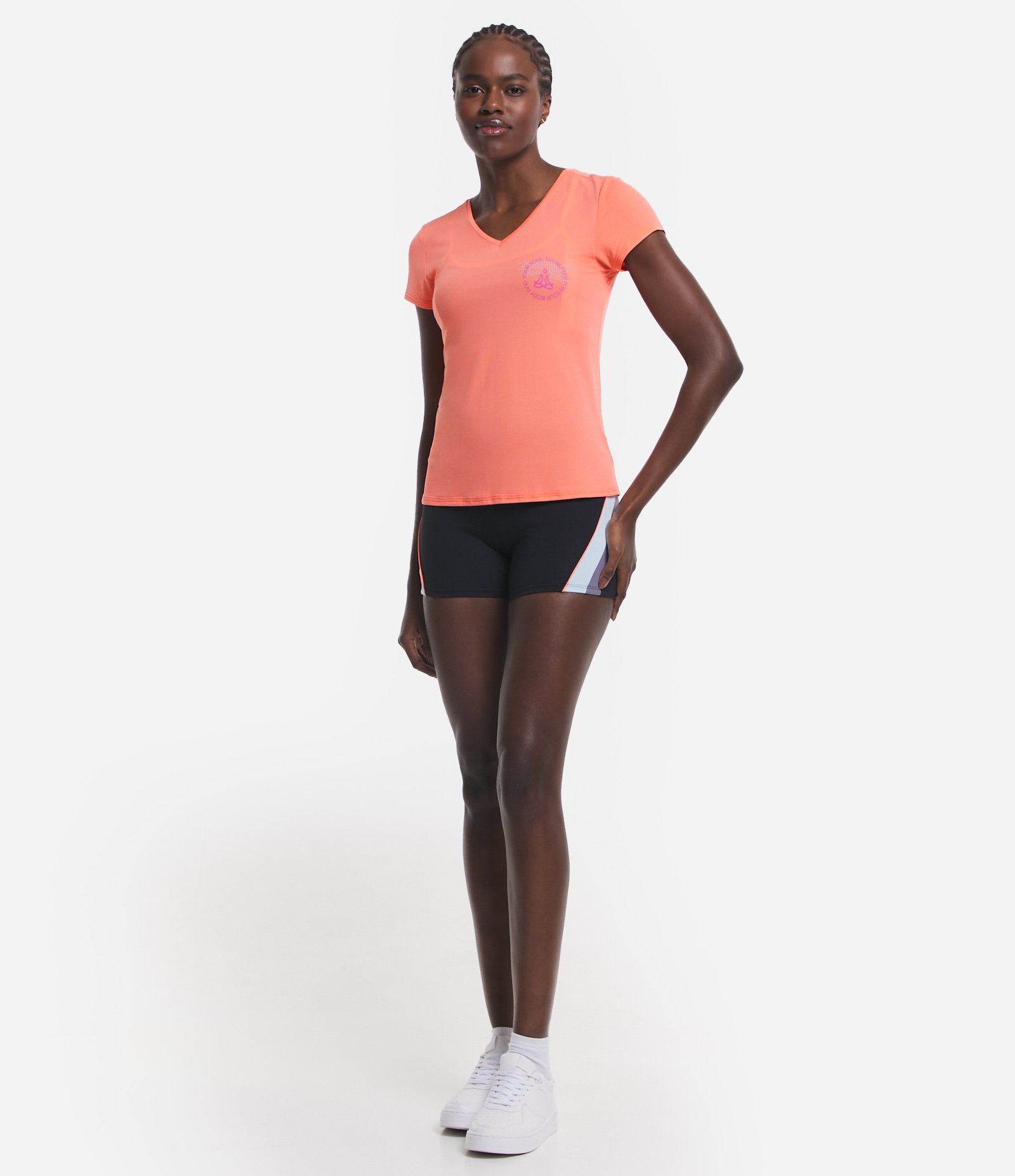 Camiseta Esportiva em Crepe com Estampa Lettering Circular no Peito Coral 2