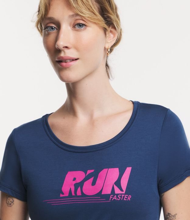 Camiseta Esportiva em Viscose com Estampa Run Faster Azul 4