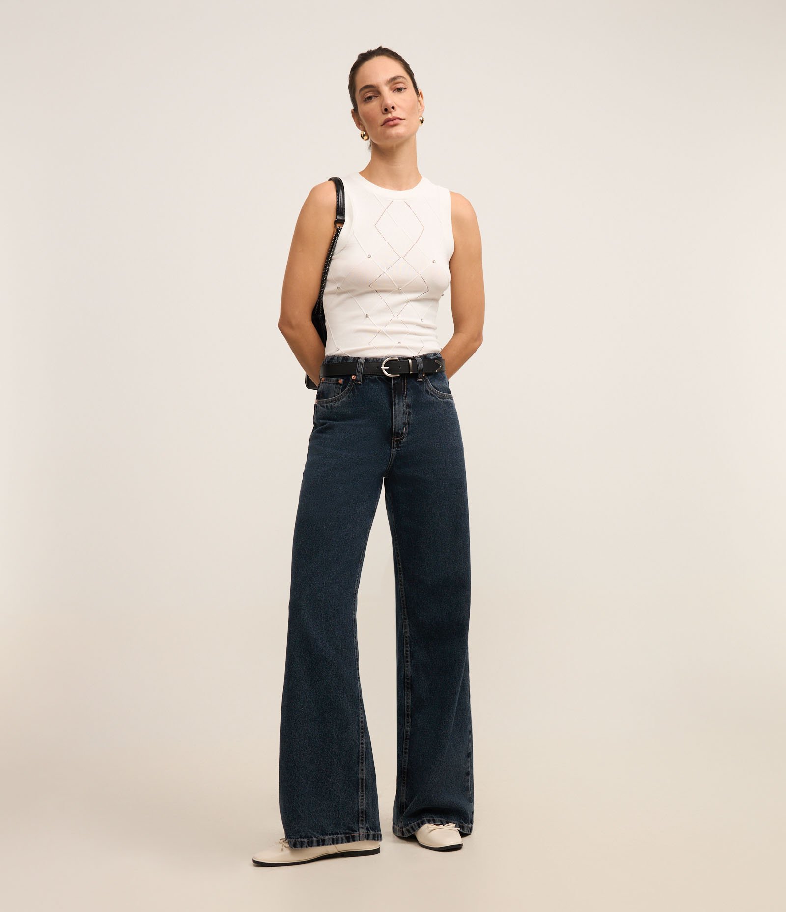 Blusa em Viscose com Texturas e Aplicação de Strass Branco 2