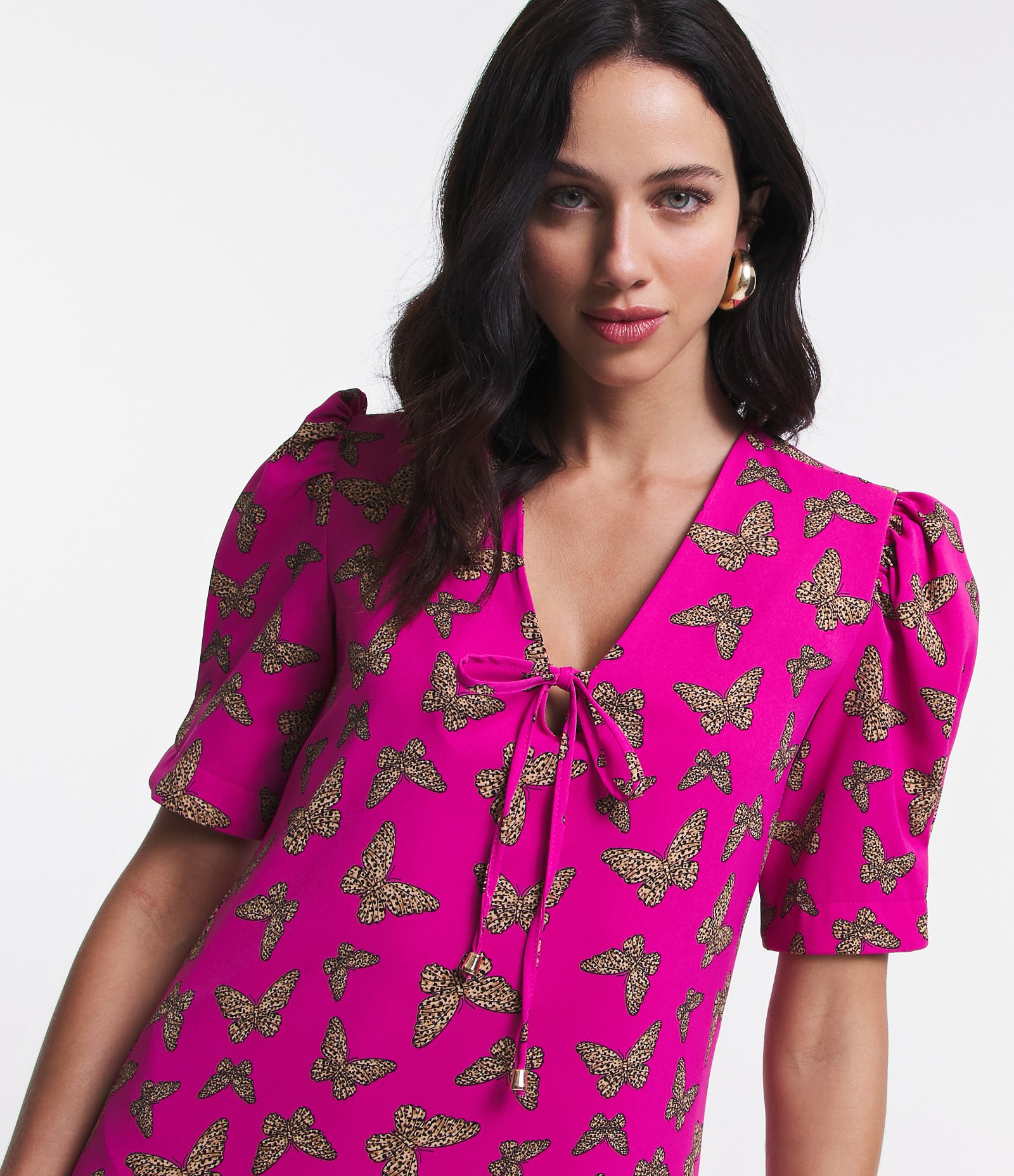 Vestido Curto Manga Bufante em Crepe com Borboletas Estampadas Rosa 3