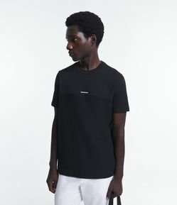 Camiseta Slim em Moletinho com Lettering Uncommon e Textura