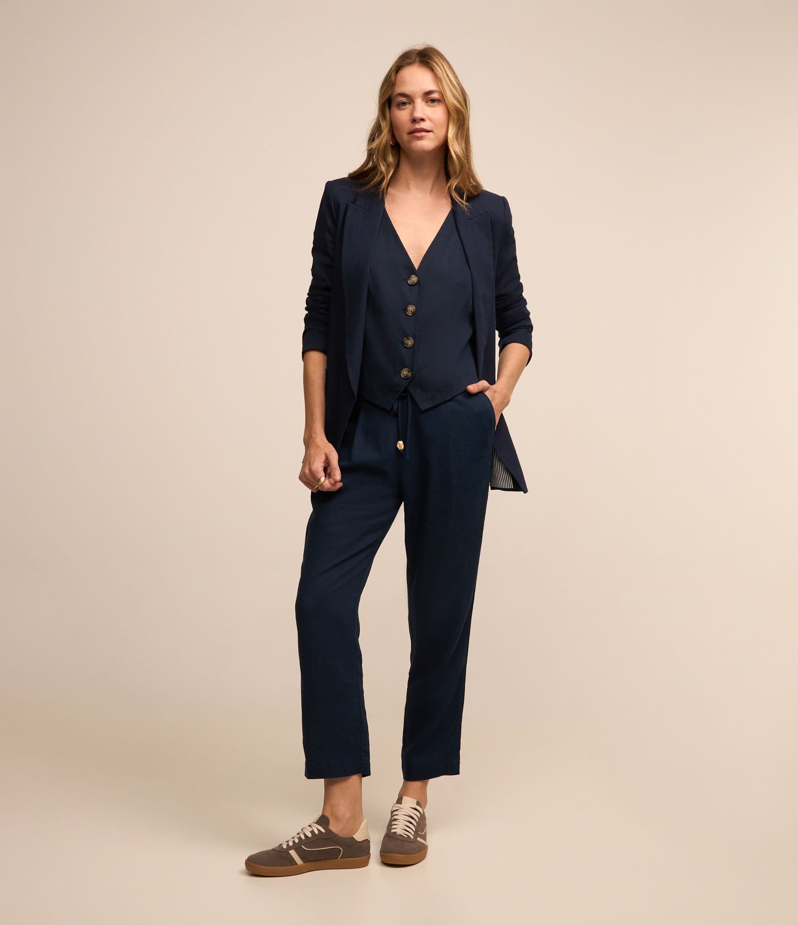 Blazer em Viscose com Forro Listrado Azul Marinho 2